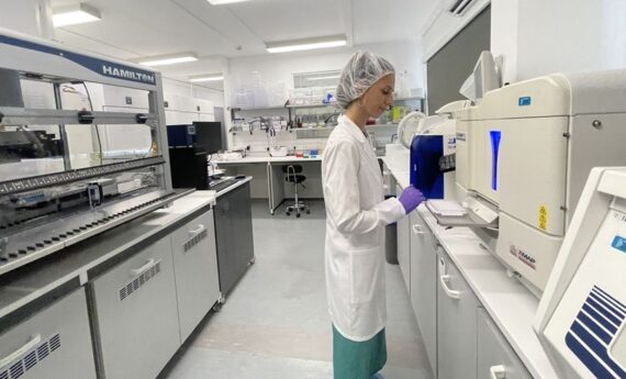 8293e5bb30d74df597e7cd591ad96a06